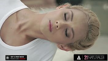 Play 21 NATURALS - Blonde Natural Beauty Veronica Leal Puts A Hard Dick Inside Of Her Wet Pussy