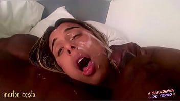 Play Hot Teen Blonde wake me up wanting a big load in her face
