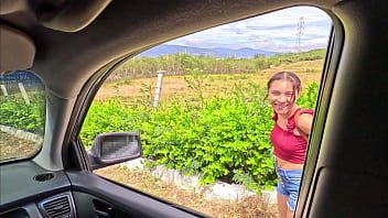 Play ENCUENTRO UNA POBRE CHICA CAMINANDO POR LA CARRETERA, LE DOY UN AVENTON HASTA EL GARAJE DE MI CASA LA PONGO A CHUPAR, TENIA UN COÑO APRETADO LA CONDENADA, ME SACO LA LECHE Y SOLO LE DOY PARA EL TAXI
