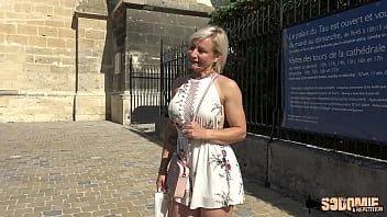 Play Naughty and curvy milf Kim gets her ass fucked
