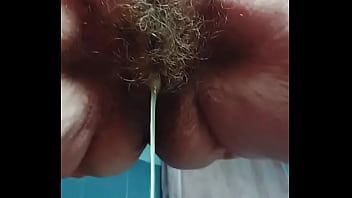 Play Granny with hairy pussy pees