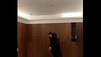 Play Locker room 3