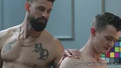 Play Tatted Hunk Gives Raw Anal to Twink in Intense Gay Porno
