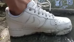 Play Muddy Foot Fetish Fun: Jon Arteen's Sockless Sneaker Play