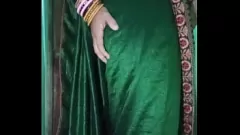Play Gaurisissy in Green Saree: Big Boobs & Gay Anal Fingering