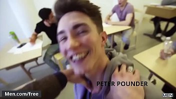 Play Stunning teacher gets horny in class room seduce students - Men.com