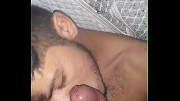 Play Mamando o novinho .