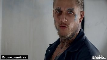 Play Urinal Sex With Two Male Tattooed Hunks In The Public Toilet - BROMO