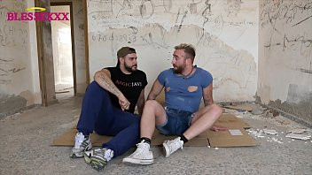 Play Fucking between cartons - Magic Javi & Manuel Scalco