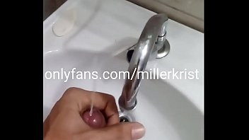 Play Muleke Fudendo com a pia do banheiro - Miller Krist