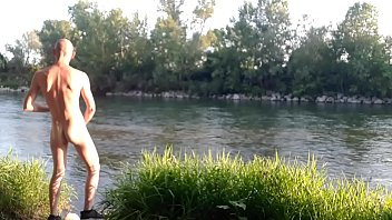 Play Outdoor pubblic masturbation at the river