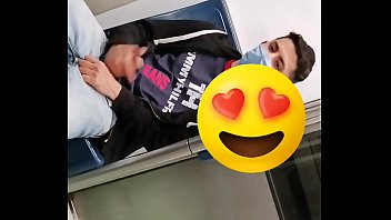 Play Jovenes haciendo Cruising en el metro de la Ciudad de Mexico linea A mamando verga