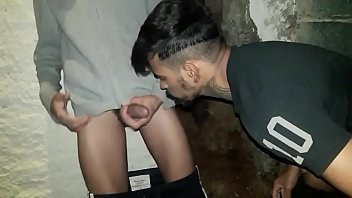 Play Fudendo em publico
