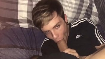 Play Chupando o filho hetero da Visinha