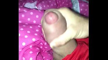 Play Je me branle à côté de mon pote hetero endormi