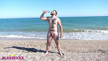 Play Straight male walking along the nude beach - Magic Javi