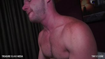 Play Brian Bonds Breeds a Bottom