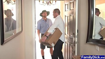 Play Delivery guy spots dude kissing stepdad and joins in